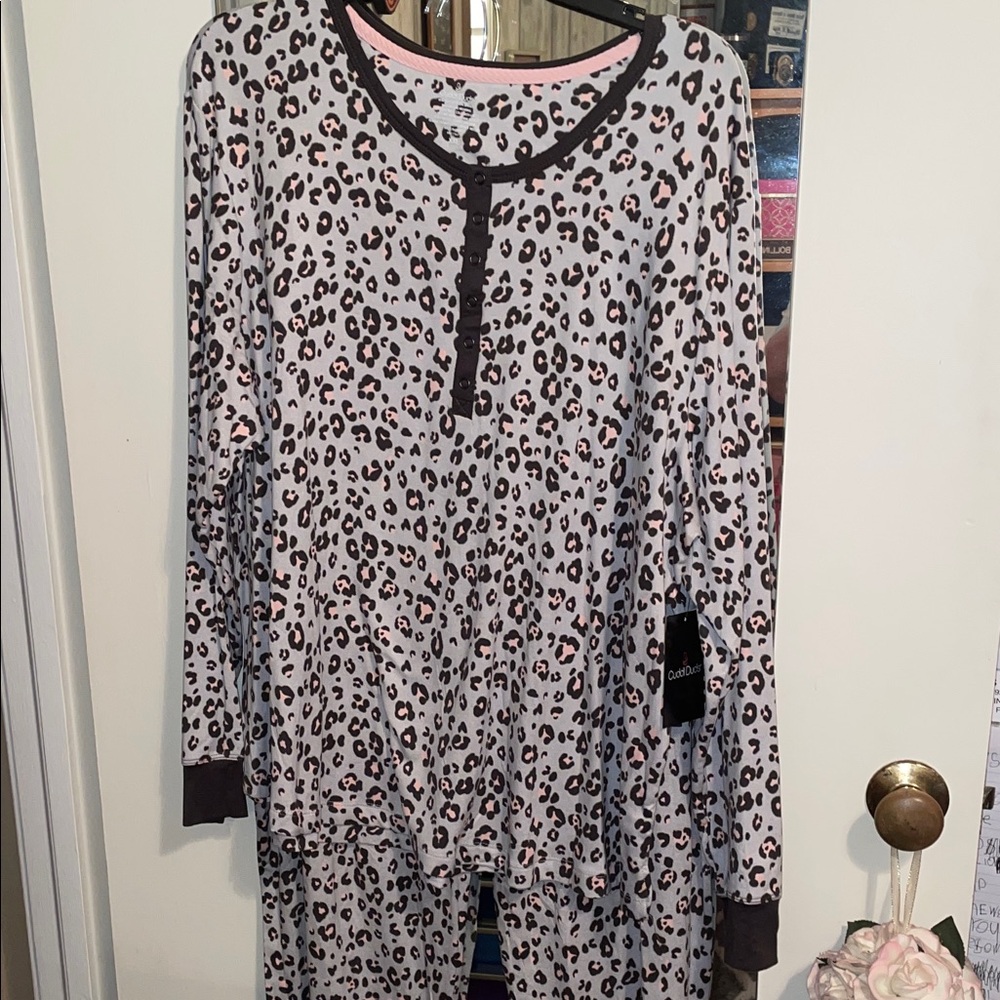 NWT Cuddl Duds Leopard Print Pajama Set with Black Trim